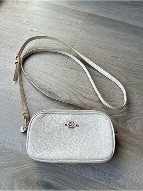 Vintage Coach Mini Crossbody Leather Crossbody in White and Gold